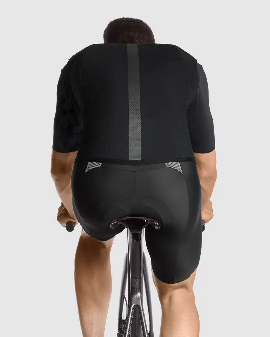 Assos EQUIPE RS Yelek | Aerodinamik ve Hava Koşullarına Uyumlu